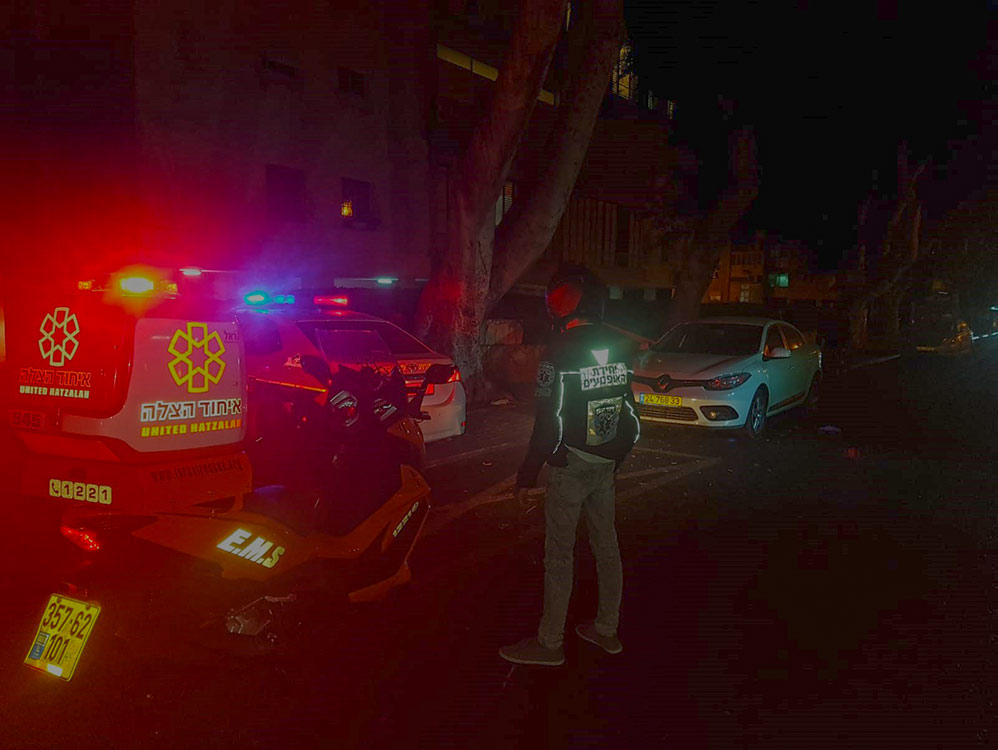 תאונת טרקטורון: צעיר נפצע קשה בתאונה ברחוב רמז בקרית אתא - 1/10/2018 (צילום: איחוד הצלה כרמל)