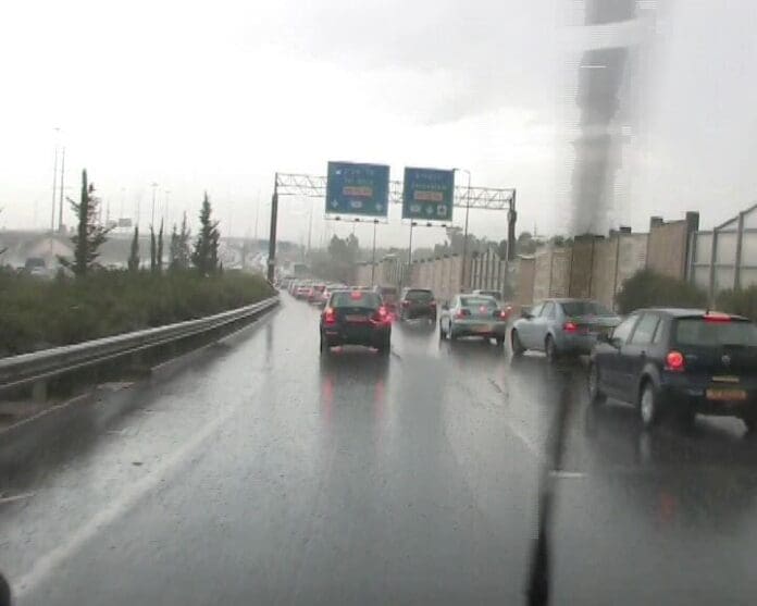 נהיגה בחורף (צילום: עמותת אור ירוק) נהיגה בחורף (צילום: עמותת אור ירוק)