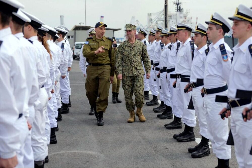 אדמירל ריצ׳רדסון מפקד חיל הים האמריקאי בביקור בחיפה (צילום: דובר צה"ל)