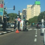 רכב התהפך בחיפה (צילום: גילה זמיר)