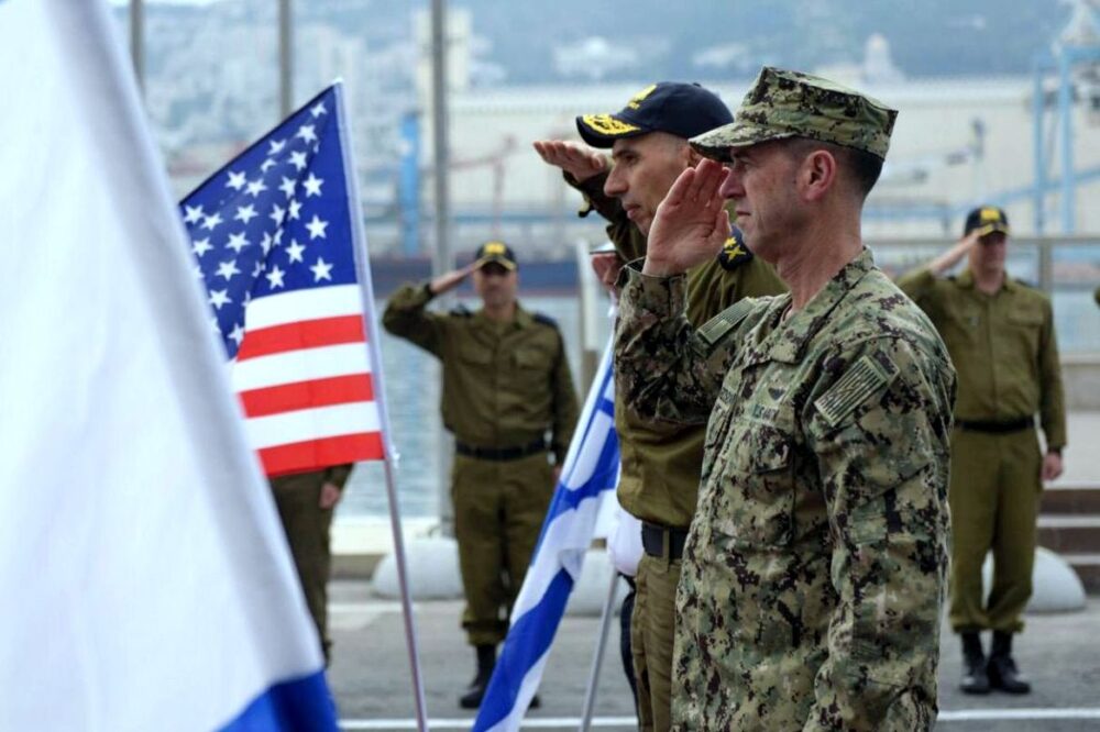 אדמירל ריצ׳רדסון מפקד חיל הים האמריקאי בביקור בחיפה (צילום: דובר צה