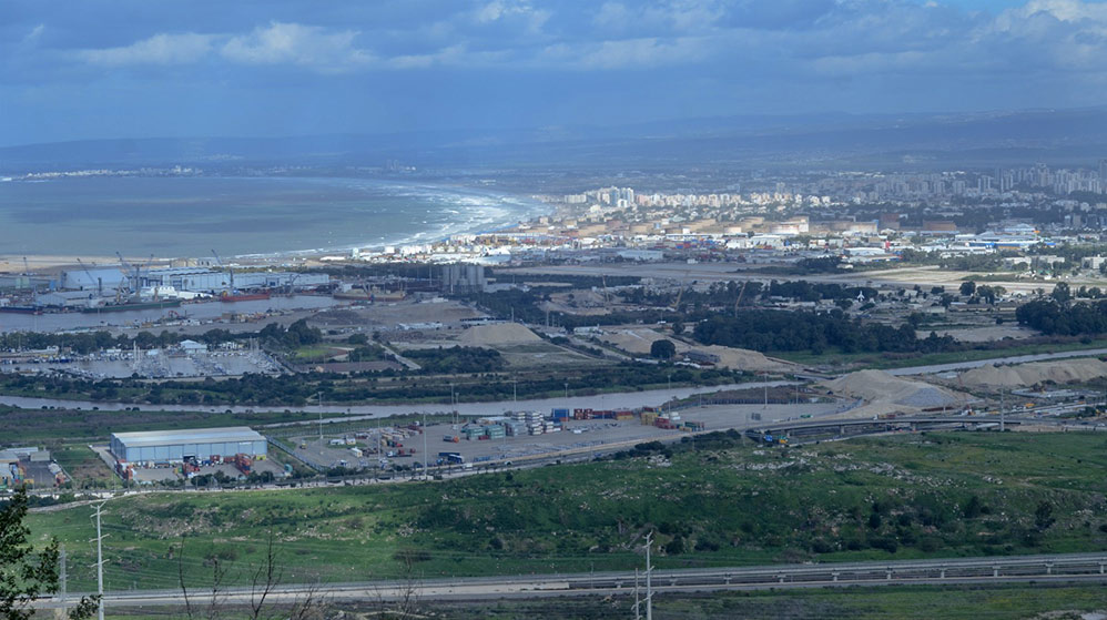 נחל הקישון גואה - מבט מרחוב הגליל בחיפה (צילום: חגית אברהם)