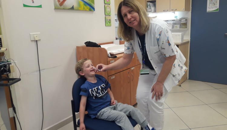 פלומיסט – חיסון שפעת בתרסיס לאף מחסנת ילד במרכז בריאות הילד במחוז חיפה וג"מ
