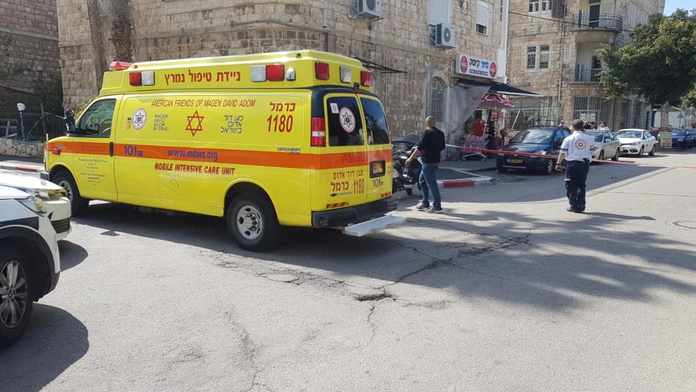 ירי ברחוב יפו - אמבולנס טיפול נמרץ בזירת הירי בחיפה (צילום: מד