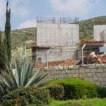בניה במתחם ההוסטל בטירת כרמל (צילום: מורן קנטור)