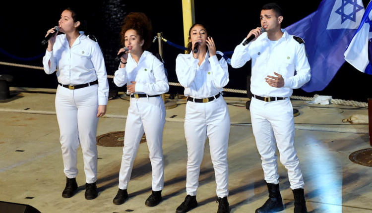 להקת חיל הים בטקס סיום קורס חובלים בחיפה (צילום: ג'ו לוציאנו)