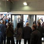 מאות נותרו מחוץ לאולם בכנס כחול לבן בחיפה (צילום: ירון כרמי)