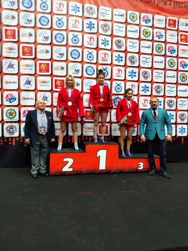 אנסטסיה ויאטקין (משמאל), זכתה במקום השני בקטגוריית עד 52 ק"D(צילום: אילנה קרטיש)