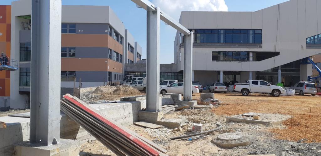 בית ספר חוגים החדש בחיפה - המבנה בשלבי בנייה