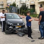 רוכב אופנוע צעיר נפגע בתאונה עם רכב פרטי בדרך צרפת , בכניסה לליאו באק  (צילום: ירון כרמי)