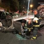 תאונה ברחוב חורב בחיפה – נהגת פגעה במספר רכבים והתהפכה (צילום: לוחמי האש)