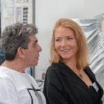ויטלינה מוחין ואבי שרון (יו"ר אגודת האמנים) – "חיפה 51 שכונות" – פתיחת התערוכה בבית אגודת האמנים ע"ש שאגאל (צילום: ירון כרמי)
