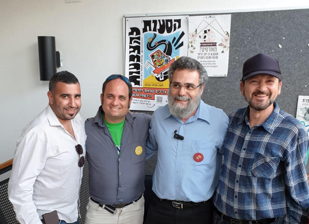 הרב דובי חיון עם פעילי מרצ חיפה ביום הבחירות (צילום: מרצ)