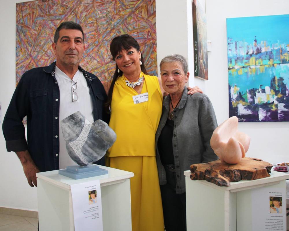 בתיה גזית (מימין), רונית טסלר, רמי אזאם(משמאל), צילום שוקי כהן