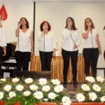 להקת "קולות חיפה" – מיזם אמנותי חיפאי – הנצחת הנופלים באמנות – פתיחת התערוכה "קהילה זוכרת ויוצרת" לרגל יום הזיכרון (צילום: ויטלינה מוחין)