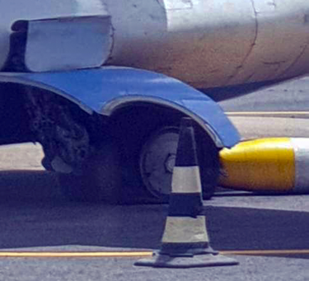 פיצוץ בצמיג מטוס ישראייר על האספלט הרותח בשדה התעופה של חיפה