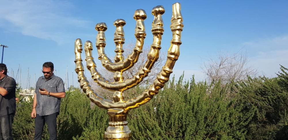 מנורת הזהב שבה לישראל - פרויקט מנורה (צילום: גבריאל קונפינו)