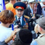 מצעד הוטרנים • אלפים צעדו במצעד מרשים וססגוני לציון "יום הניצחון ה-74 על הנאצים" בחיפה (צילום: אדיר יזירף)