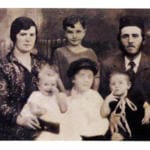 משפחת כהנא בהרכב חלקי למעלה: האב פייביש, חנה, האם אתל – למטה: מימין לשמאל שרה, מאיר, ריקו
