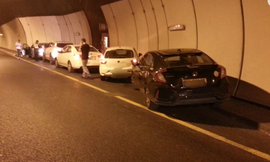 תאונה במנהרות הכרמל (צילום: דוברות המשטרה)