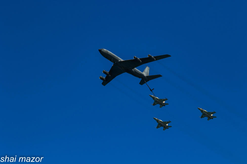 תדלוק מטוסי קרב באוויר - מטס חיל אויר חיפה: צילום שי מזור 