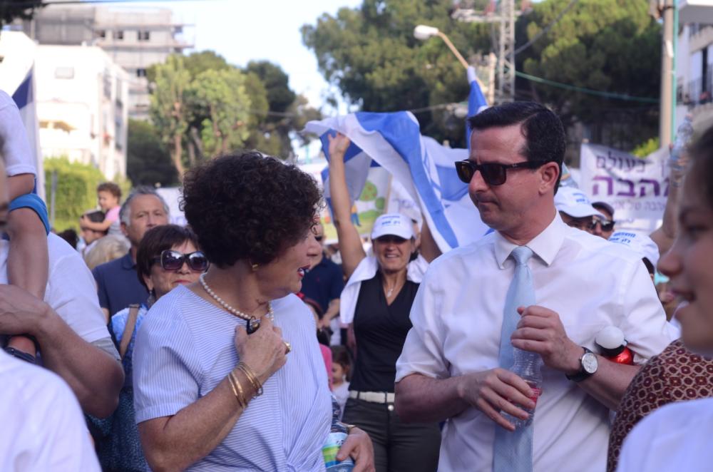 מאות מפגינים בצעדת המשפחה בנווה שאנן בחיפה 27/6/2019 (צילום: חגית אברהם)