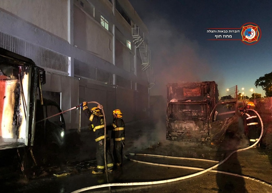 שריפת משאיות ברחוב יקותיאל בחיפה
