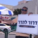 מפגינים קמו בחיפה למחות על אי החזרתם של הבנים הביתה (צילום: חגית אברהם)