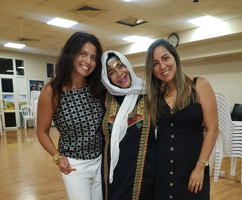 פאטמה ורדי, הסטנדאפיסטית הבדואית הראשונה, הופיעה בספורטן בחיפה (צילום: זאזא כהן)