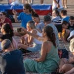 קבלת שבת ציבורית מול השקיעה בחוף דדו בחיפה (צילום: ירון כרמי)