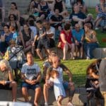 קבלת שבת ציבורית מול השקיעה בחוף דדו בחיפה (צילום: ירון כרמי)