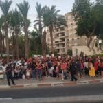 מחאת ההורים בצומת צבר בקריות נגד התעללות בילדים (צילום: רחל אכדרי)