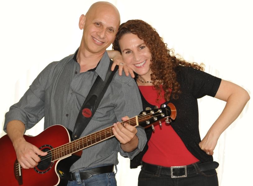 לארי ומינדי בשירים משנות ה-60 וה-70 בתאטרון הסטודיו בחיפה