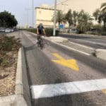 רוכב אופניים על ציר המטרונית – רחוב העצמאות בחיפה (צילום: ירון כרמי)