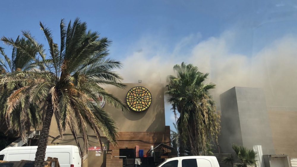 שריפה בחיפה, מסעדת  שוואטינא בבת גלים (צילום: ניר הופמן - צילומי אוויר ‭054-8073002)