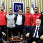 מפגש מרגש בבית הנשיא, מר רובי ריבלין עם שחקני ונציגי קבוצות הכדורגל (צילום: מארק ניימן/ לע"מ)