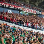 אדום ירוק – יציע אוהדי הפועל חיפה וליידו יציע אוהדי מכבי חיפה – כדורגל (צילום: ירון כרמי)