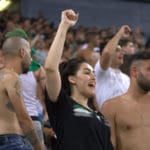 אוהדת מכבי חיפה בכדורגל (צילום: שי מזור)