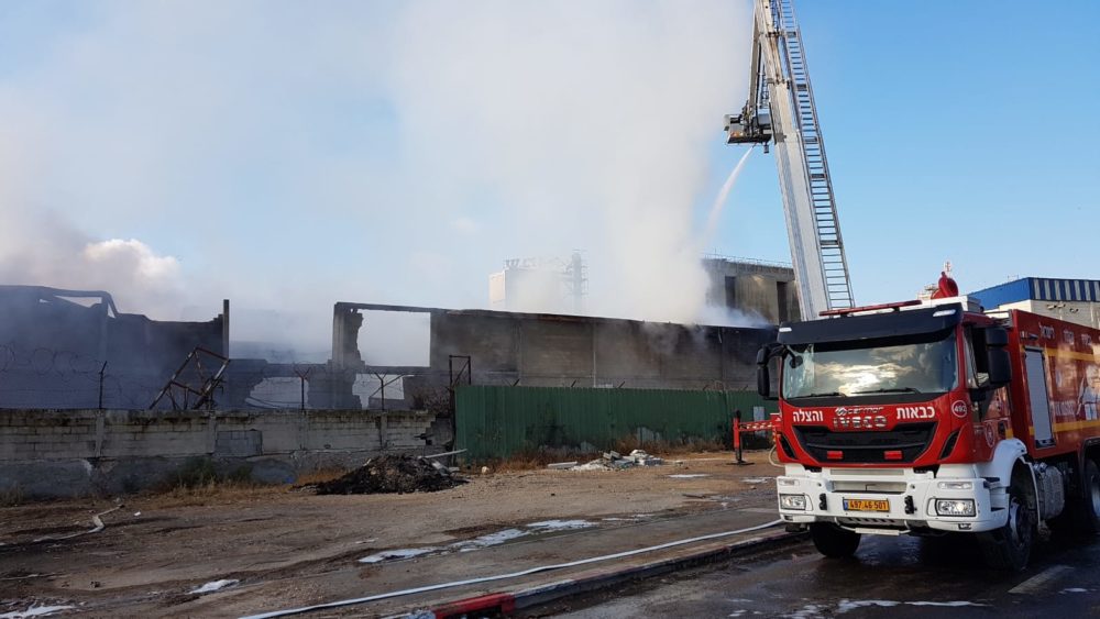 שריפה במפעל שמן צילום כבאות והצלה