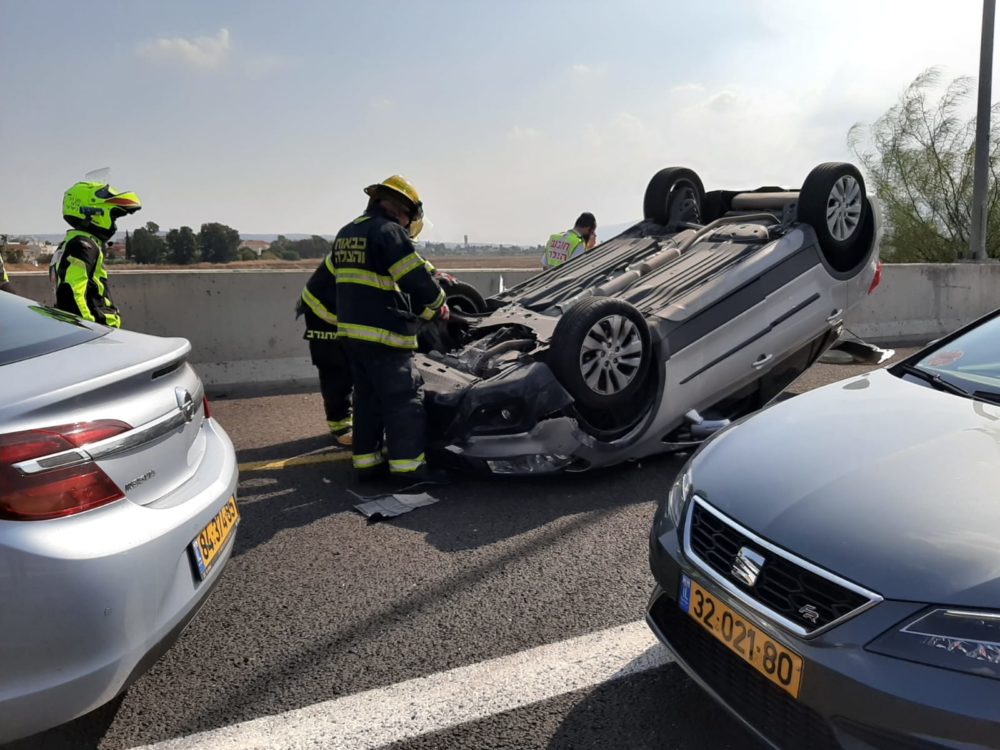 תאונת דרכים רכב הפוך (צילום איחוד הצלה)