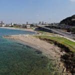 מועדון הגולשים הנטוש וטיילת בת גלים בחיפה ממעוף הרחפן (צילום אוויר – מרום בן אריה – 054-869-4777)