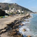 טיילת בת גלים ונוף הר הכרמל הנשקף ממנה (צילום אוויר – מרום בן אריה – 054-869-4777)
