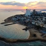 חוף הרחצה העירוני (הבק-דור) בטיילת בת גלים בחיפה ממעוף הרחפן (צילום אוויר – מרום בן אריה – 054-869-4777)