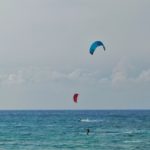 גולשי kitesurfing  בחוף הגולשים בבת גלים (צילום רחפן – מרום בן אריה)