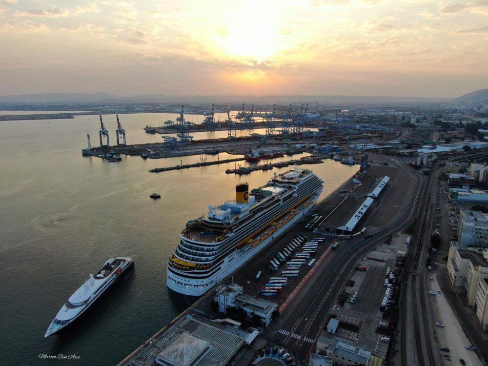 אניית התענוגות האיטלקית Costa Diadema עוגנת בנמל חיפה (צילום: מרום בן-אריה)