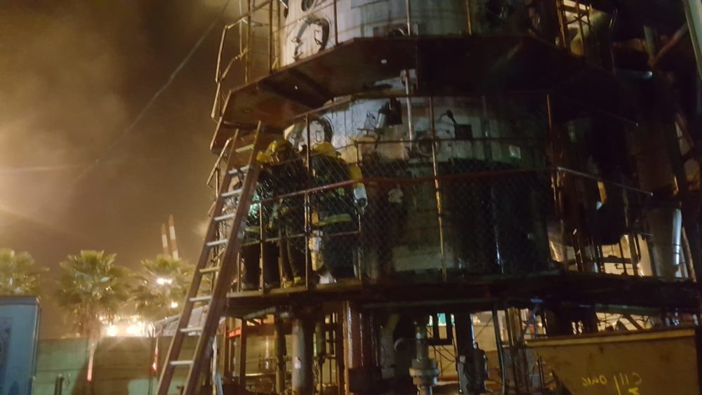 שריפה במפעל שמן בחיפה:(דוברות כבאות והצלה מחוז חוף)