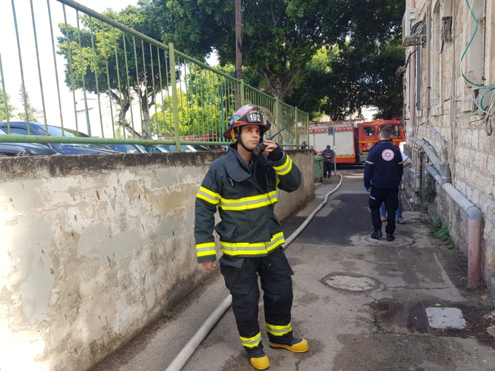 שריפה ברחוב הרצל בחיפה (צילום כבאות והצלה)