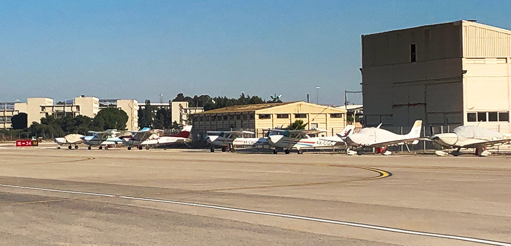 מטוסים קלים בשדה התעופה של חיפה (צילום: ירון כרמי)