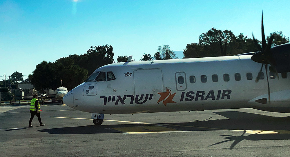 מטוס ישראייר לקראת המראה - שדה התעופה של חיפה (צילום: ירון כרמי)