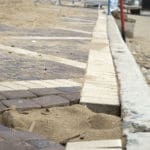 תשתית הטיילת קרסה בחלק מהמקומות • הסערה הותירה הרס רב בטיילת חוף דדו בחיפה (צילום: ירון כרמי)